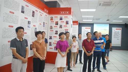 县人大常委会机关党员干部赴周氏家风馆开展廉政警示教育