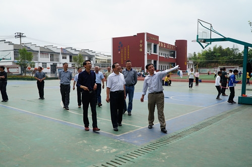 县人大常委会副主任檀国文带队开展改善城乡办学条件工作情况调研