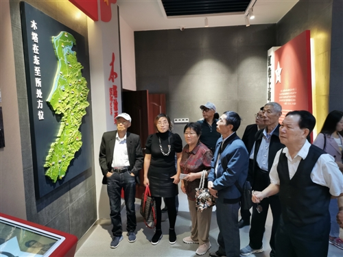 县人大常委会组织退休老干部开展“不忘初心、牢记使命”主题教育考察调研