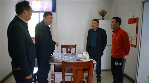 胡琼瑶赴大渡口镇走访慰问困难群众