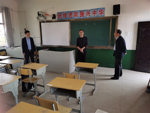 檀国文检查指导张溪镇中小学校疫情防控和复学准备工作