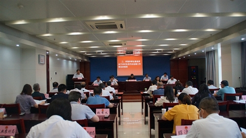 县十六届人大常委会第二十五次会议召开