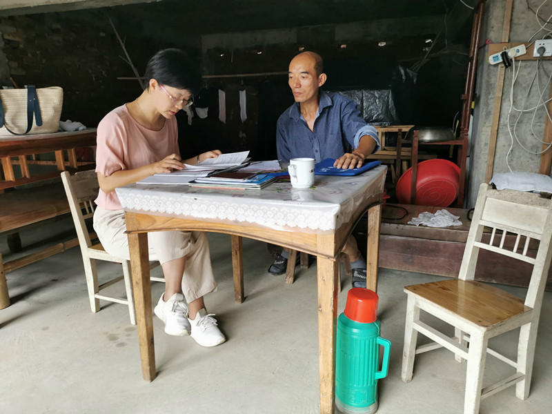 8.12走访贫困户2_副本.jpg