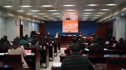 县十六届人大常委会第三十次会议召开