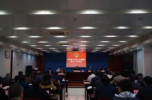 县十六届人大常委会第三十二次会议召开
