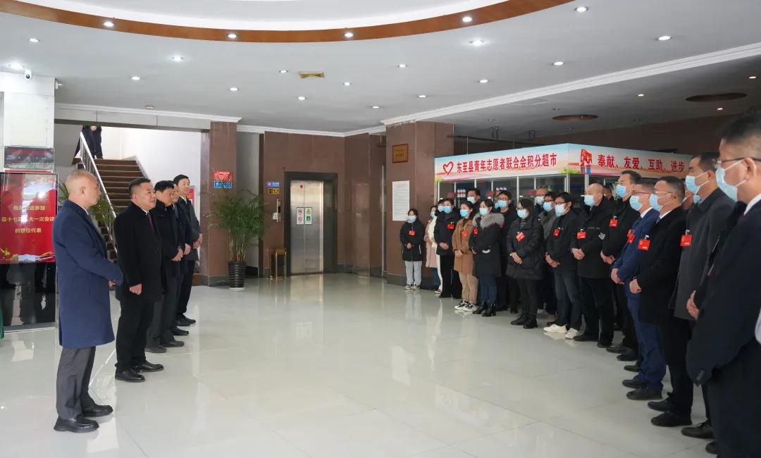 【直通县两会】县领导亲切看望出席县十七届人大一次会议的代表