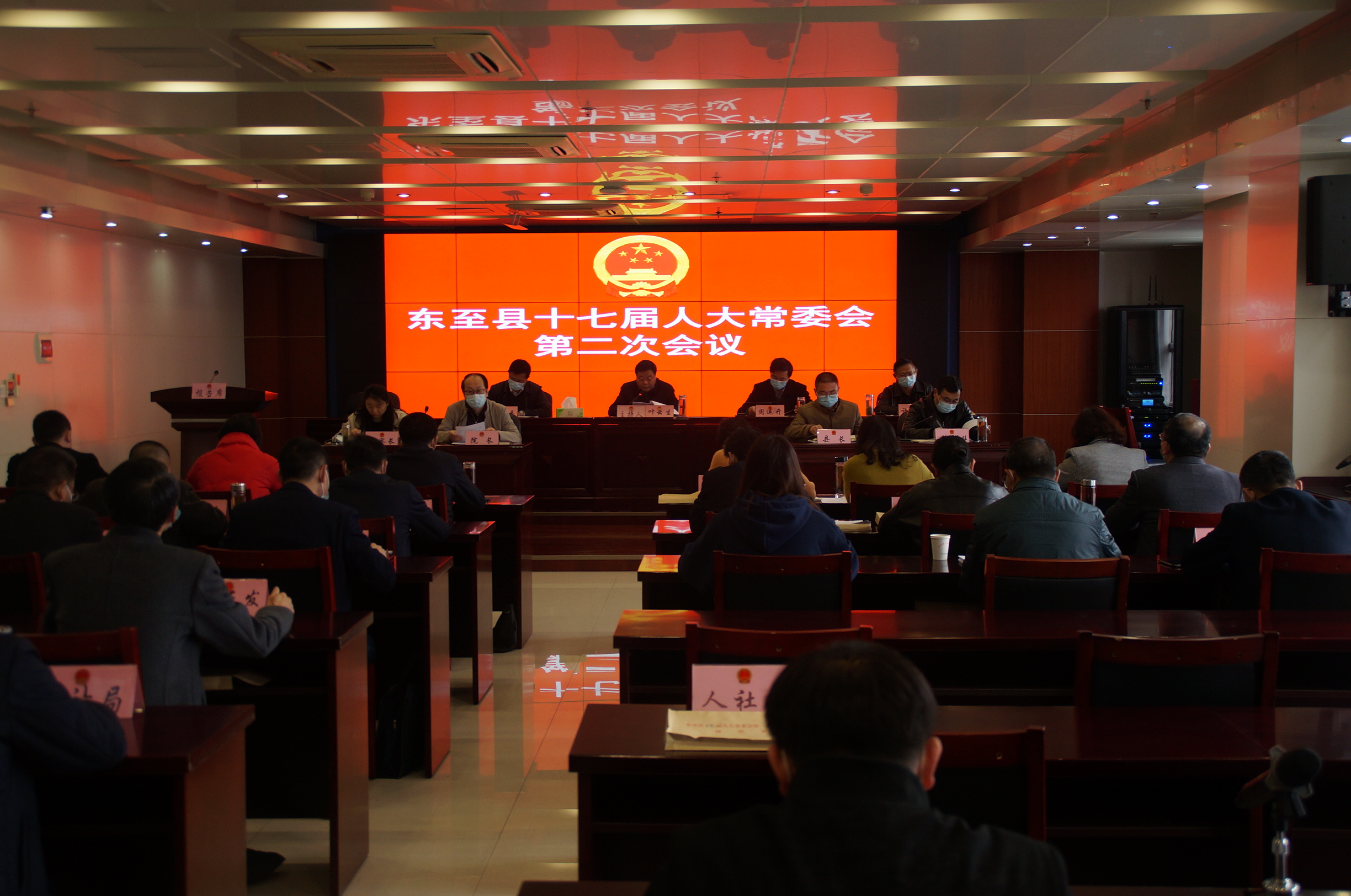 县十七届人大常委会第二次会议召开
