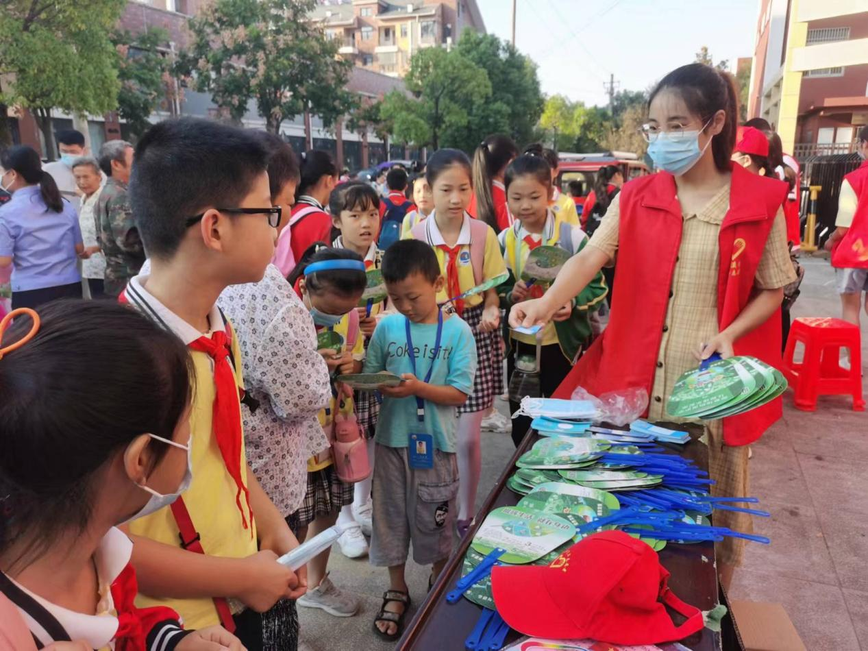 “张溪是我家，爱护环境靠大家”——东至县张溪镇人大开展环境保护宣传活动
