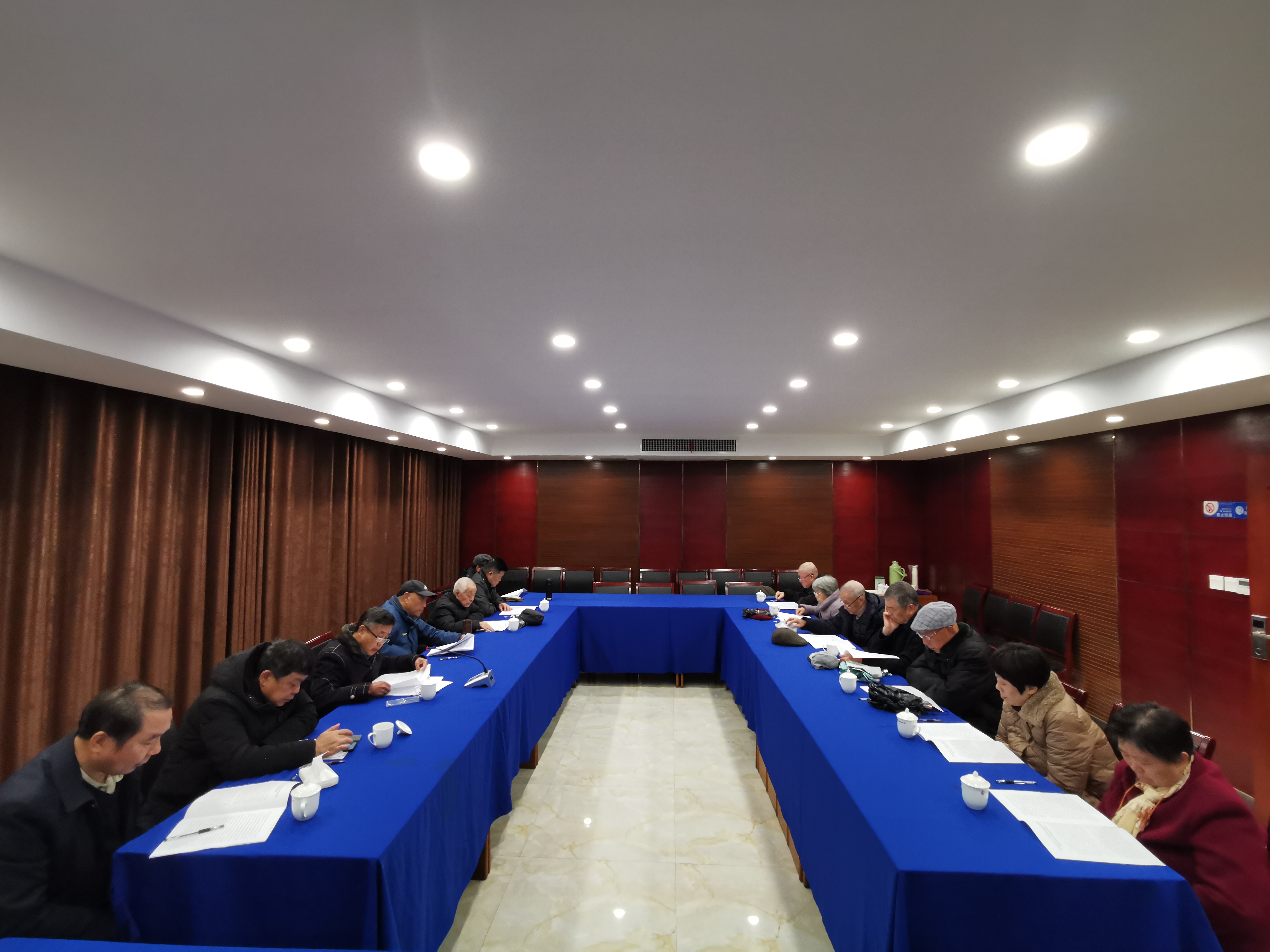 县人大常委会机关退休干部党支部召开换届选举党员大会
