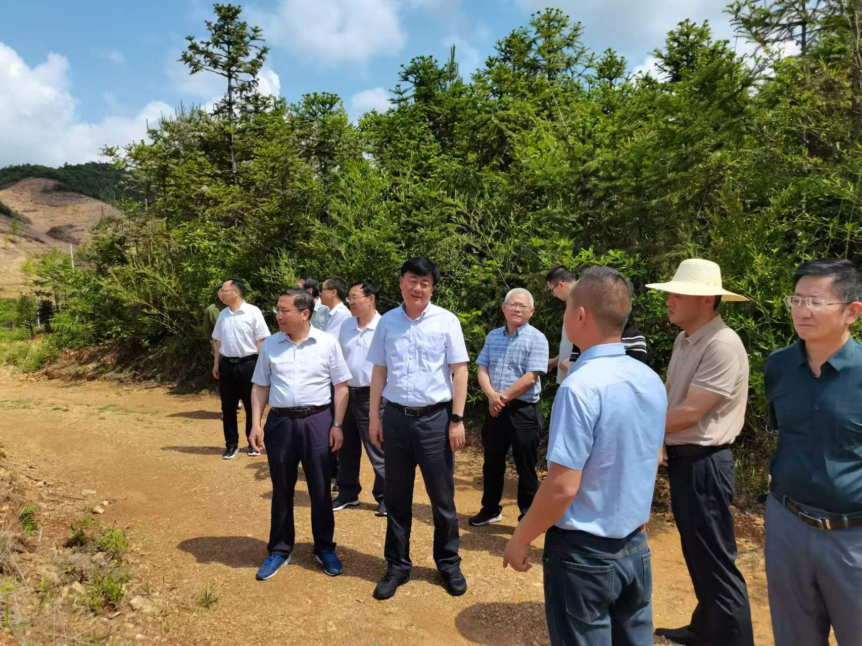 市五届人大代表农业专业小组与市人大机关第五党支部赴我县开展共建活动