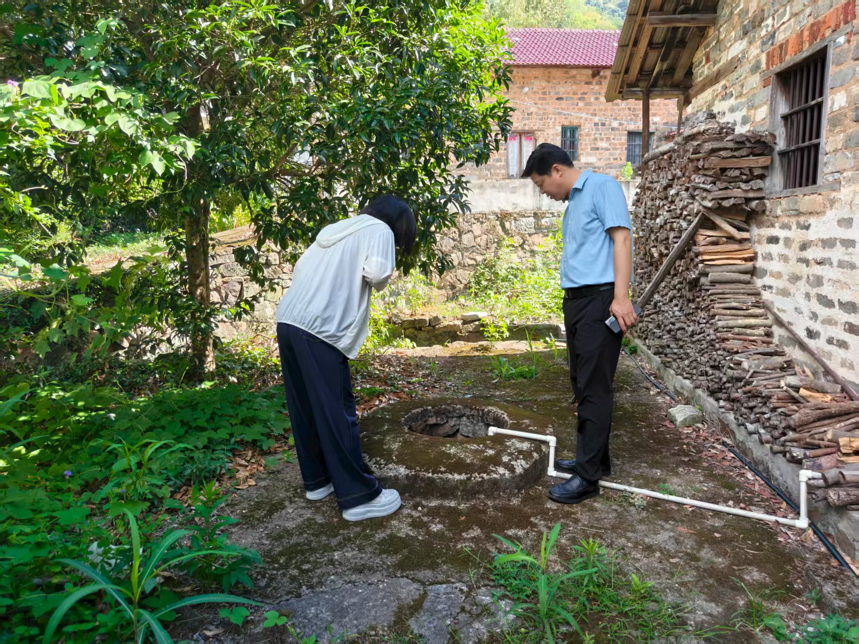 张溪镇：人大代表勇担当 抗旱助农保民生