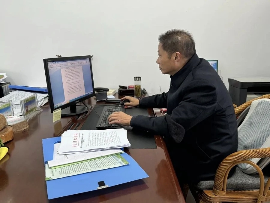 邓汉波：关注基层　为农发声
